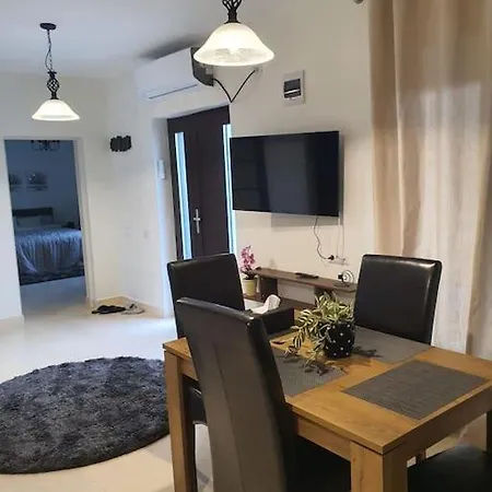 Casa Cu Flori