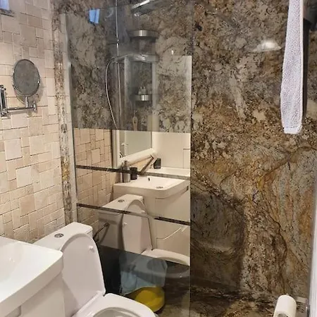 Casa Cu Flori * Bucarest