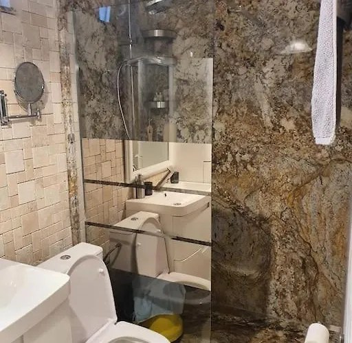 Casa Cu Flori * Bucarest